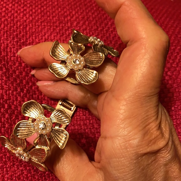 Vintage gold tone floral bracelet - Picture 3 of 5